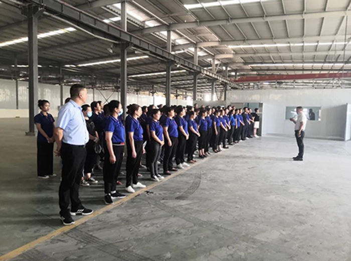 欧亿体育集团董事长出席隆昌唯泰玻璃开业典礼