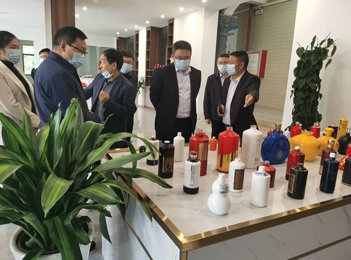 茅台集团党委委员、副总经理吴浩军及播州区委书记陈松等领导一行莅临首创公司参观指导工作