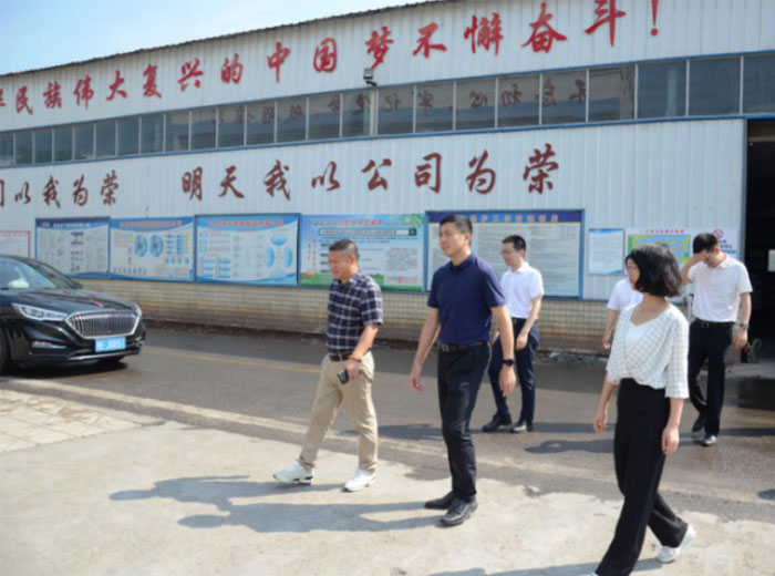 泸县县委书记肖刚一行莅临欧亿体育集团总部基地调研