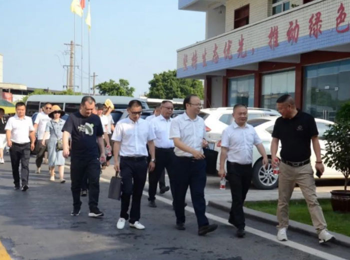 叙永县委常委申刚一行莅临欧亿体育集团总部基地调研